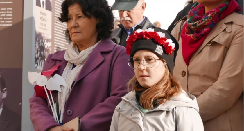 [ZDJĘCIA] 105. rocznica Odzyskania Niepodległości. Miejskie uroczystości święta 11 listopada na placu 3 Maja
