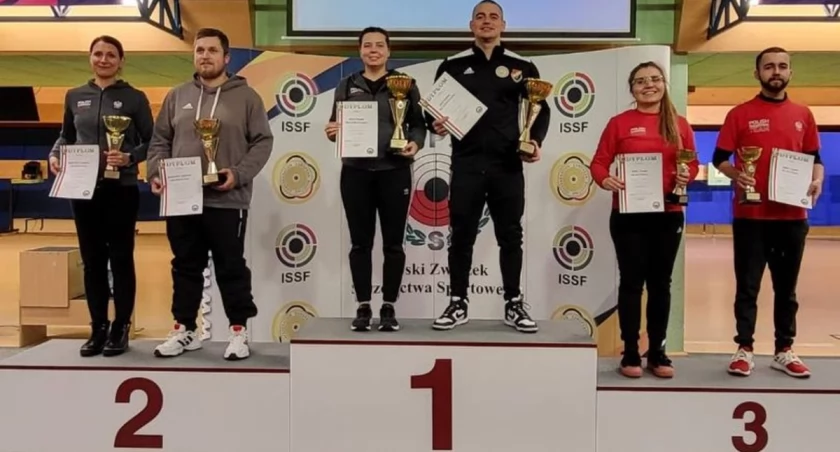 Brąz dla Wiktora Blady. Zawodnik Okręgowego Klubu Strzelectwa Sportowego 10-ka wystrzelał 3. miejsce na Memoriale Leopolda Kałuży