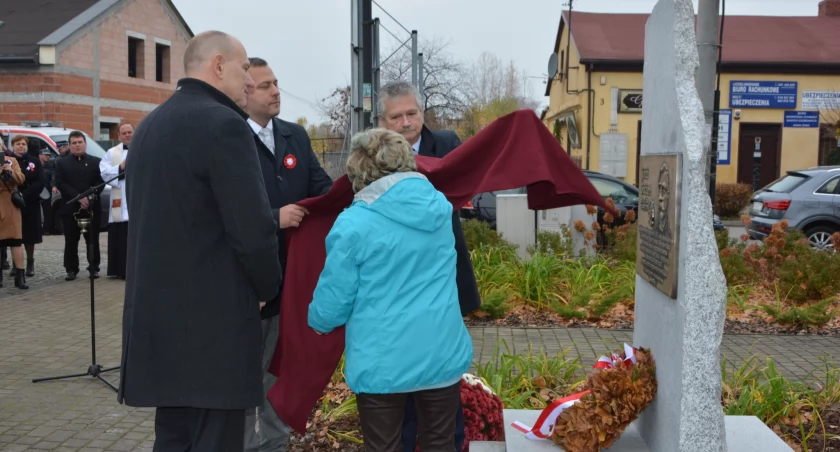 W święto odzyskania niepodległości w Gidlach odsłonięto tablicę pamięci Józefa Sucheniego