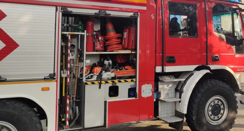 Pożar poddasza w Łagiewnikach. Strażacy są już na miejscu. Do akcji wysłano kilka zastępów