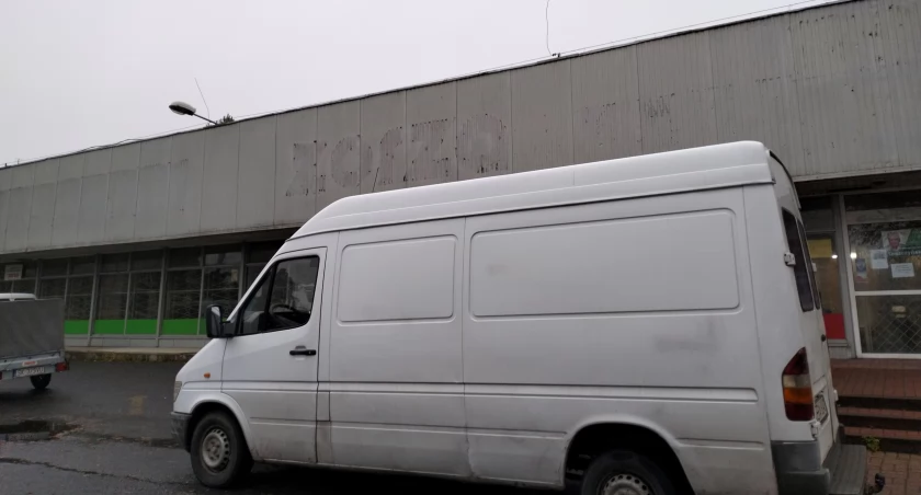 Przez kilkadziesiąt lat była tam Zorza. Teraz będzie chiński sklep. Pawilon Stodoła się zmienia. Rozpoczęły się prace