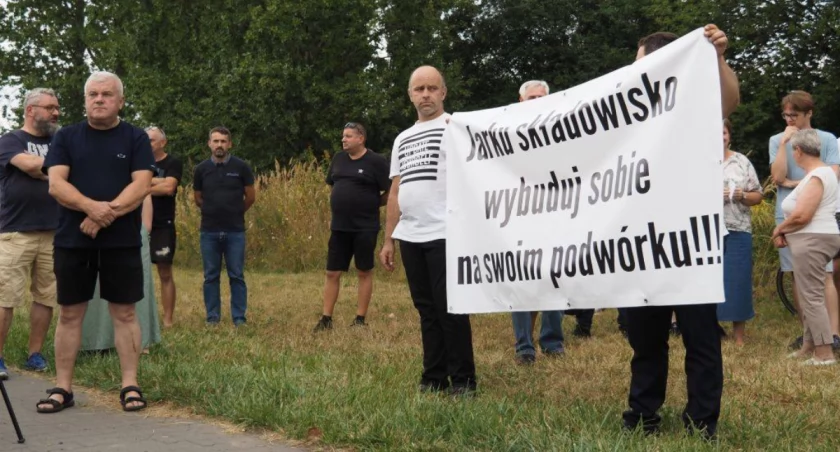 [WIDEO] Prezydent mówi, że dzięki niemu składowisko odpadów na ulicy Zgody nie powstanie. Nie mówi, że mieszkańcy protestowali