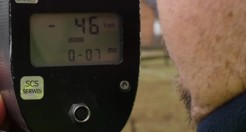 Kierowca lexusa na Krakowskiej rozpędził się do prawie 130 km/h. Zapłaci za to 5 tysięcy złotych