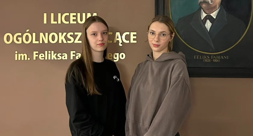 Zuzanna Domagała i Nadia Cyganek, uczennice I LO, finalistkami etapu wojewódzkiego IV Ogólnopolskiej Olimpiady Wiedzy o Prawach Ucznia