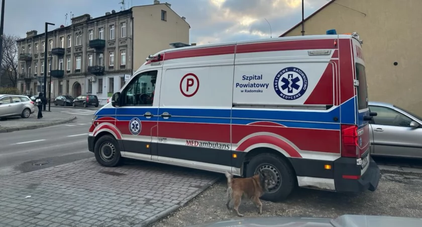 Strażacy i ratownicy wezwani do jednego z mieszkań przy ulicy Przedborskiej. Starszy mężczyzna zatruł się tlenkiem węgla