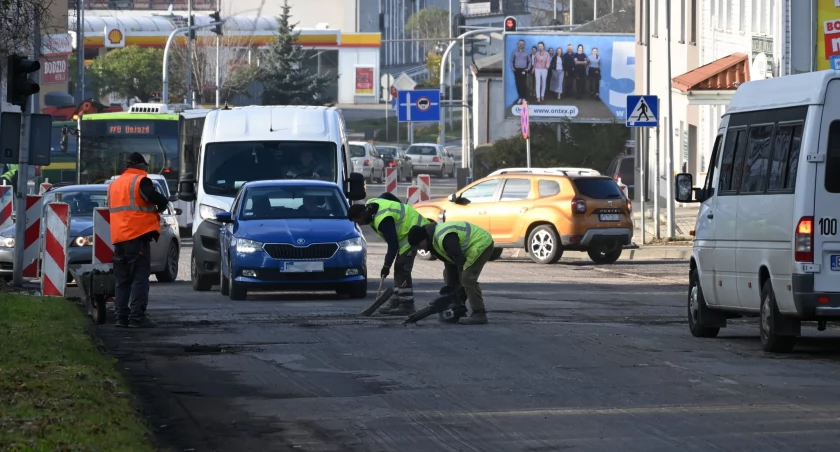 Uwaga kierowcy! Starostwo informuje: w piątek ulica Piastowska zostanie zamknięta. To kolejny etap remontu tej ulicy
