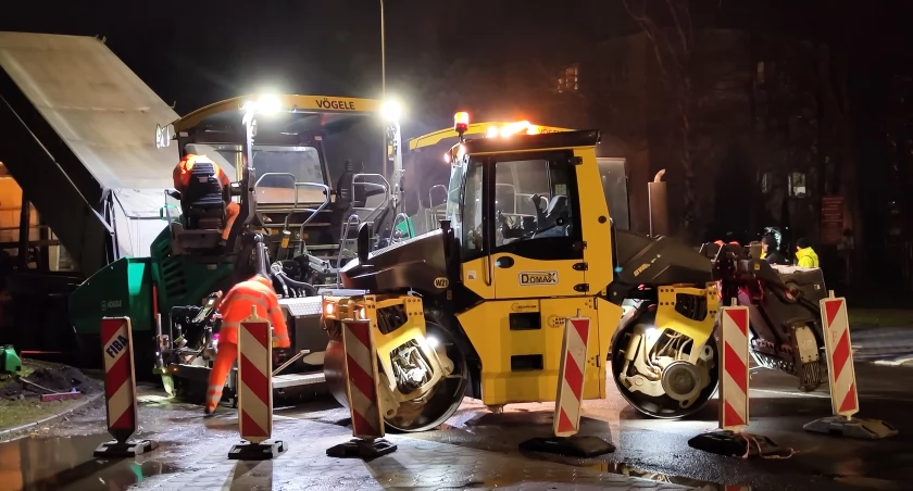 Na Piastowskiej układana jest nowa nawierzchnia. Dzisiaj od rana ulica była zamknięta. Jutro rano znów ma być przejezdna