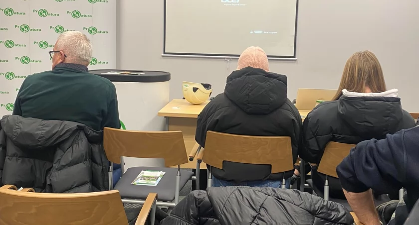 PGK zabrał około 40 osób do spalarni odpadów w Bydgoszczy. Spółka chce w ten sposób przekonać nieprzekonanych