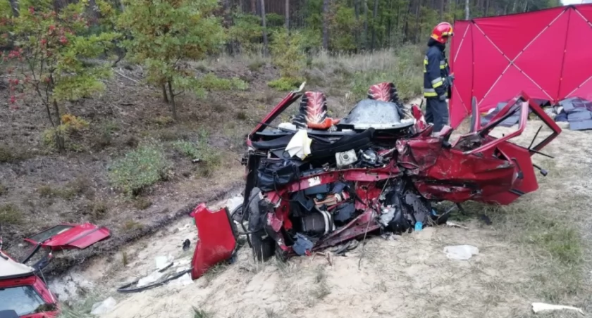 Śmierć na Bobrach, zginęły cztery osoby jadące fiatem uno. Sprawca prawomocnie skazany