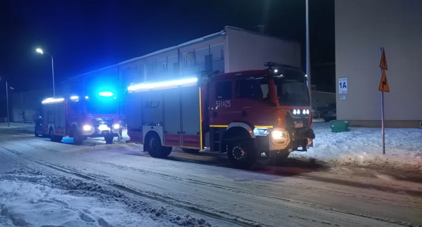 Pożar w jednym z mieszkań w bloku przy ulicy św. Rozalii. Mężczyzna odcięty od wyjścia przez ogień 