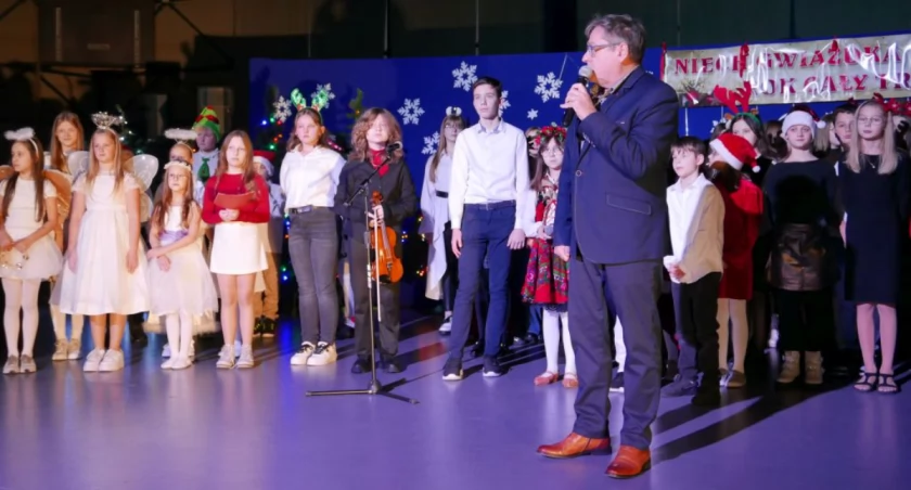 [ZDJĘCIA] „Gwiazdka w sercu”, czyli coroczny charytatywny koncert w Szóstce. Atrakcji nie brakowało