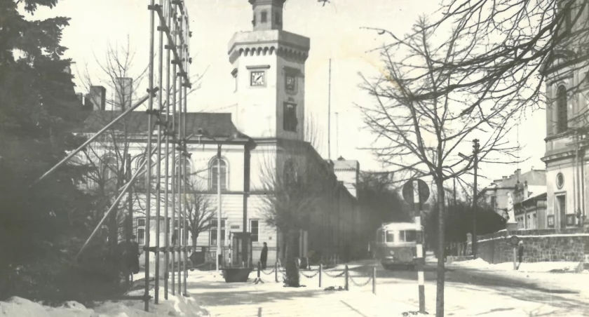 [Historia Gazetą pisana] Świętokradztwo w Piotrkowie Trybunalskim i Mikołajki w RSM