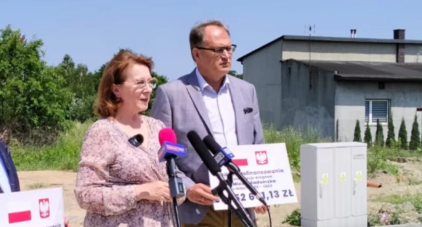 Nowak komentuje: „No i wypalił Łukasz Więcek z sondażem, ewidentnie facet lubi wiedzieć, na czym stoi