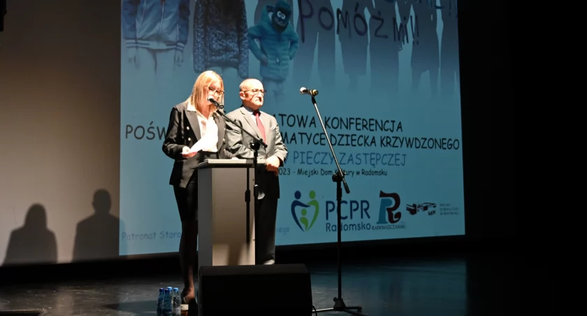 II Powiatowa Konferencja „Zauważ mnie! Pomóż mi! Dziecko w pieczy zastępczej” w Miejskim Domu Kultury