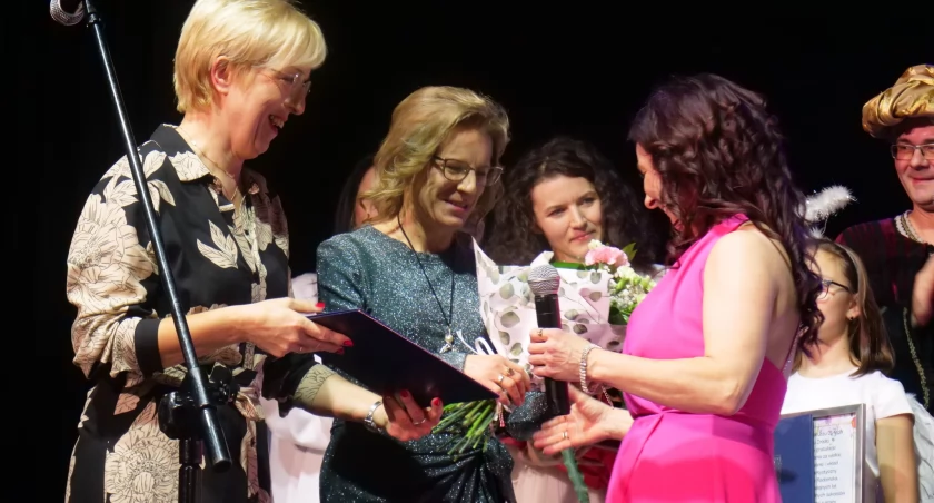 25-lecie Teatru Źródło. Jubileuszowa gala odbyła się w Miejskim Domu Kultury. Nie zabrakło tortu