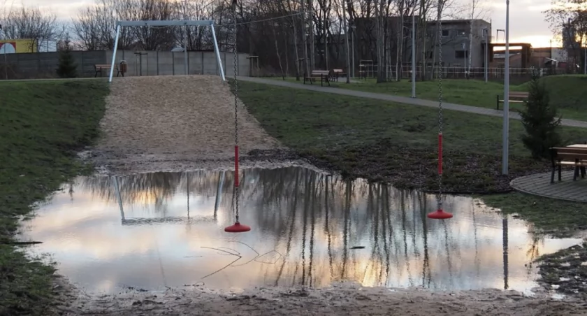 Nowy park na Glininkach. Karolina Turowska: Pod tyrolką jest drenaż, służby miejskiej będą to sprawdzać
