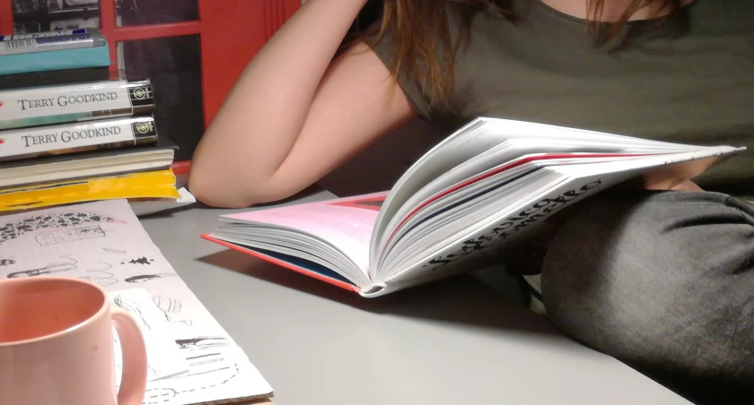 Uczeń w kieracie: Cały naród odrabia prace domowe. To się kiedyś skończy? 