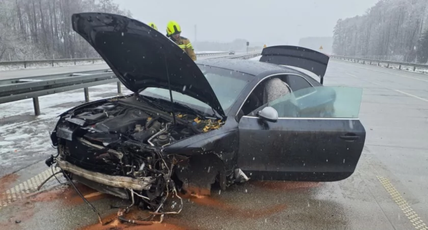 Trzy kolizje na autostradzie A1 w Wigilię. Było ślisko, kierowcy tracili panowanie nad swoimi samochodami