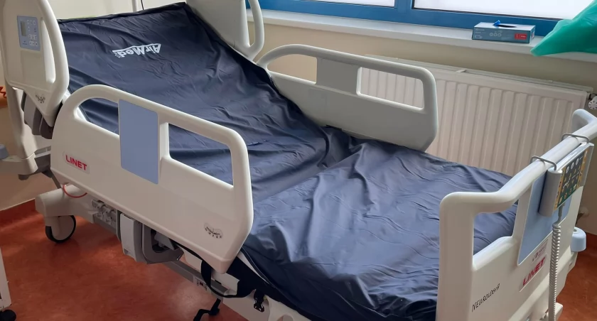 Szpital Powiatowy wyposażony w nowe łóżka. Kosztowały ponad 218 tys. zł, 200 tys. przekazali placówce miejscy radni