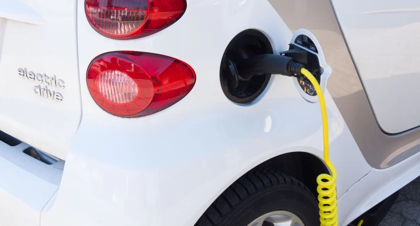 Samochody elektryczne: przyszłość czy fanaberia? To zobaczcie te liczby z powiatu