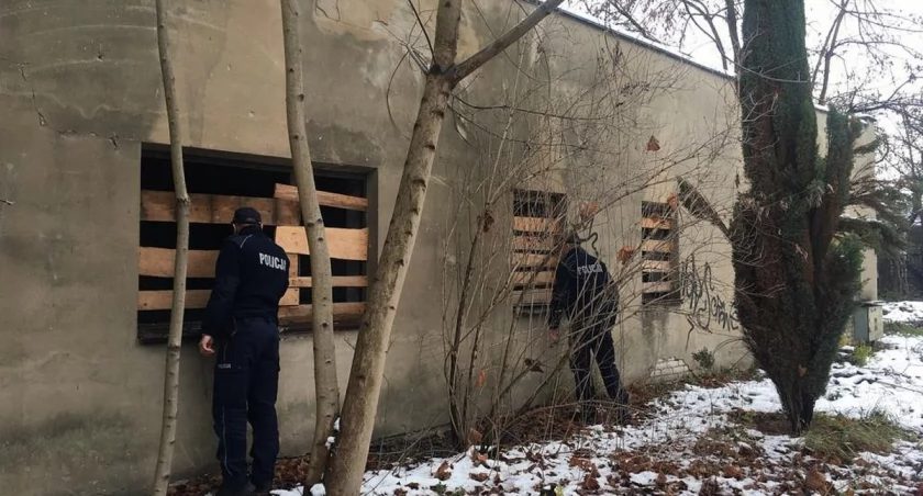 Policja apeluje o pomoc. Okazujmy serce osobom potrzebującym schronienia i dzwońmy na 112