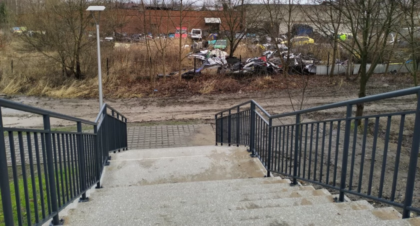 Glinianki herbu bagno: „Mrozik złapał, byłaby ślizgawka jak się patrzy, raczej może trzeba było dolać wody
