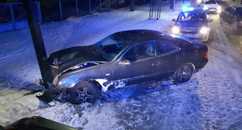 Początek dnia w Radomsku i kolizja. Zdarzenie miało miejsce na ulicy Kościuszki