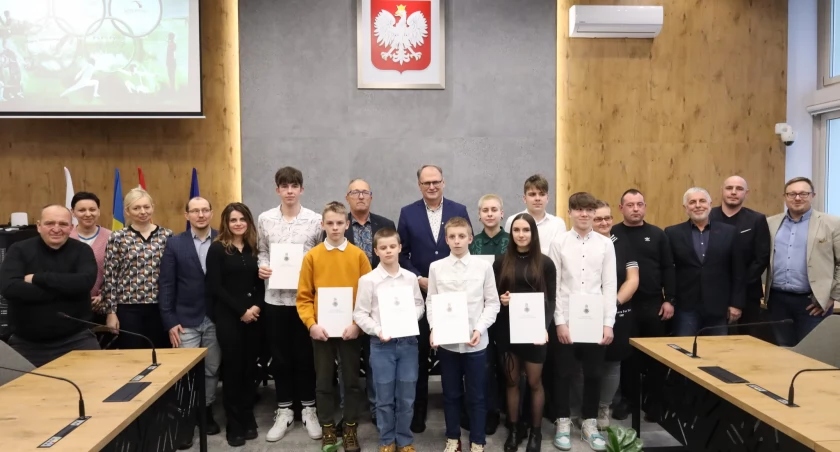  Młodzi wyróżniający się sportowcy otrzymali stypendia za osiągnięte wyniki za drugie półrocze 2023 roku