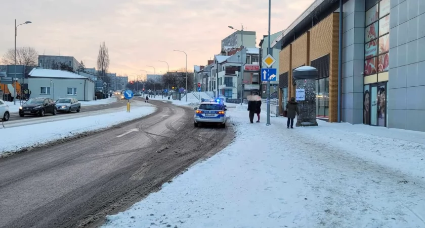 Zatrzymany 69-latek stanie przed sądem. Nie posiadał uprawnień do prowadzenia pojazdów