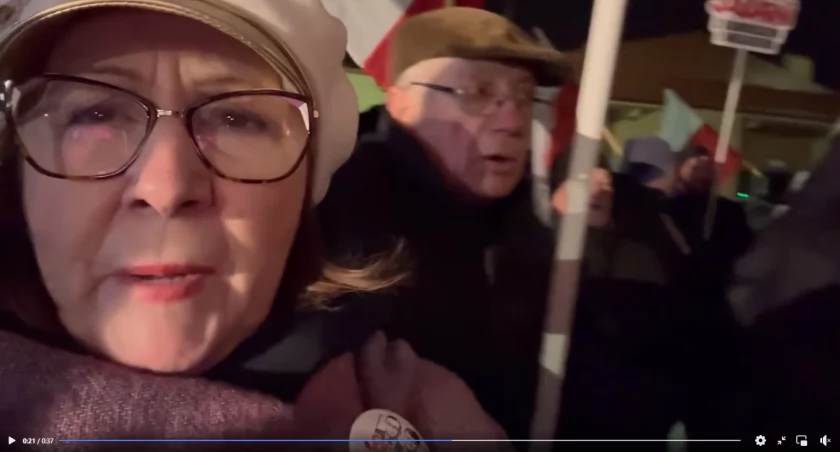 [WIDEO] Anna Milczanowska (PiS): Jesteśmy w Radomiu, gdzie osadzony jest pan minister Kamiński. Cześć i chwała bohaterom!