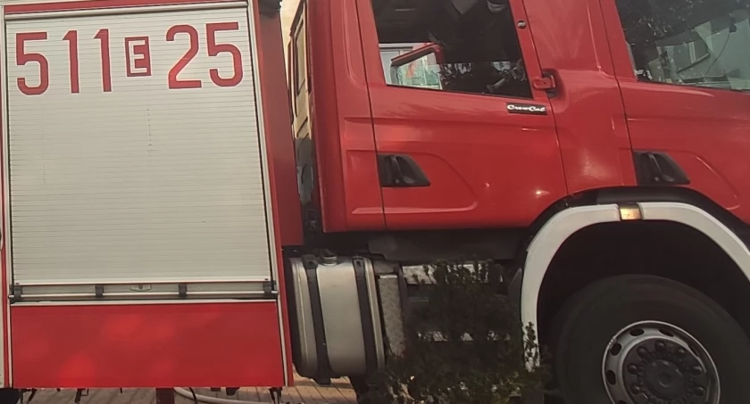 W nocy ze środy na czwartek strażacy gasili samochód. Został podpalony. Straty oszacowano na 18 tys. zł