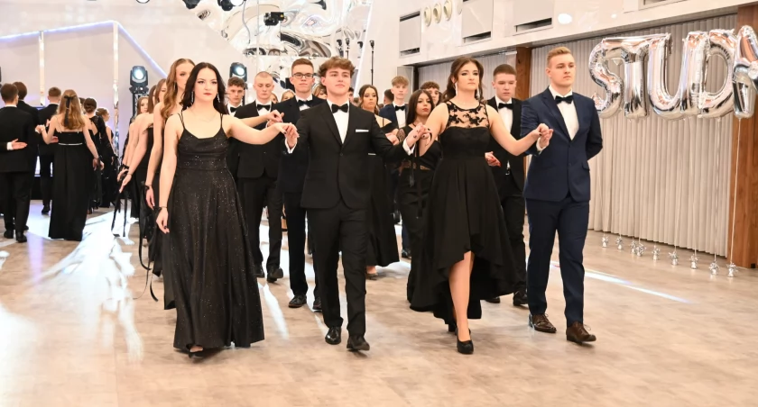 W piątek szaleli uczniowie I Liceum Ogólnokształcącego. Studniówka to wyjątkowa noc
