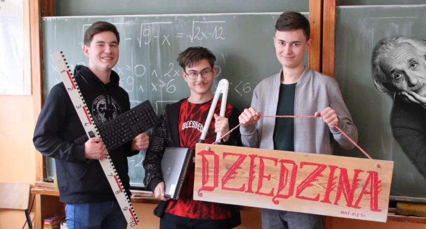 Michał Pluciński, Szymon Wiktorski, Cyprian Oziębała, uczniowie II LO, w II etapie Ogólnopolskiej Olimpiady o Diamentowy Indeks AGH