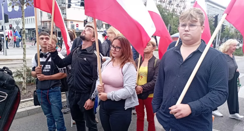 Polityka: młodych nie ma i nie będzie. Ani w lokalnych stowarzyszeniach, ani w partiach