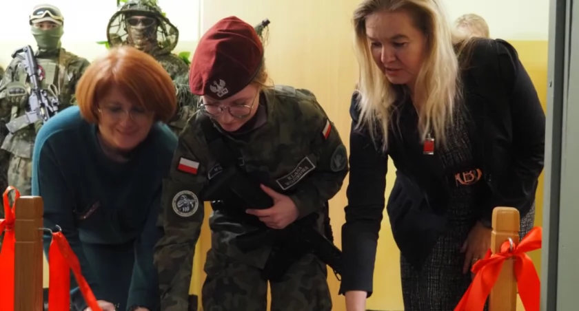 Wirtualna strzelnica w Drzewniaku uroczyście otwarta i poświęcona. Musi istnieć minimum 10 lat