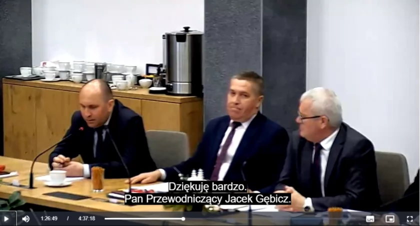 Radny Gębicz na zwolnieniu uczestniczył w sesji i pobierał dietę. ZUS: Tak nie można, grozi utrata zasiłku