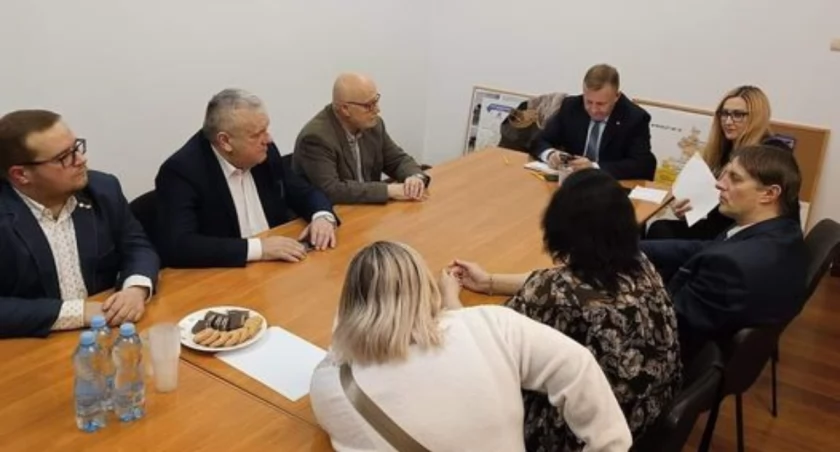 Łukasz Więcek spotkał się z kandydatami Lewicy do rady miejskiej. Co z radą powiatu?