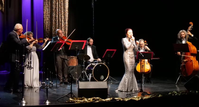 Orkiestra Solistów Wiedeńskich i Grażyna Brodzińska na scenie MDK, czyli coroczny Koncert Karnawałowy