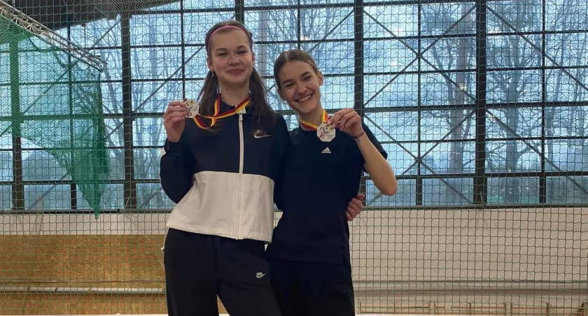 Zawodniczki Athletics Team Radomsko z brązowymi medalami 3.Ogólnopolskiego Halowego Mityngu ŁOZLA