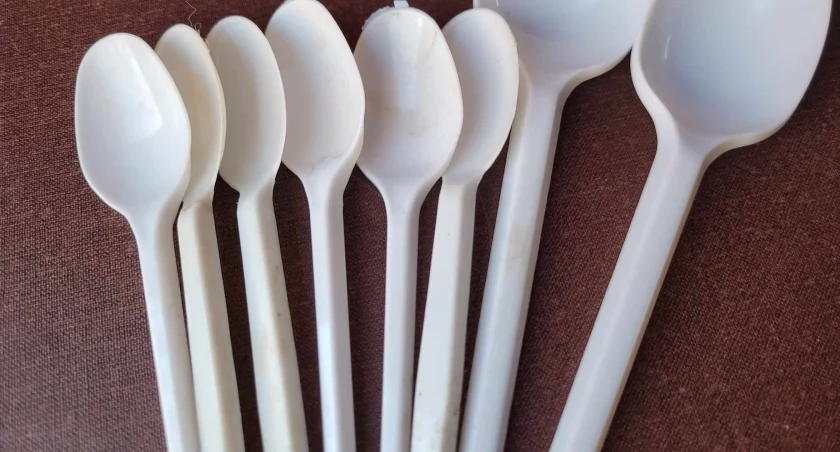 Od stycznia trzeba dopłacić za jednorazowe opakowania plastikowe. Właściciele restauracji i barów już doliczają ten koszt do zamówień klientów