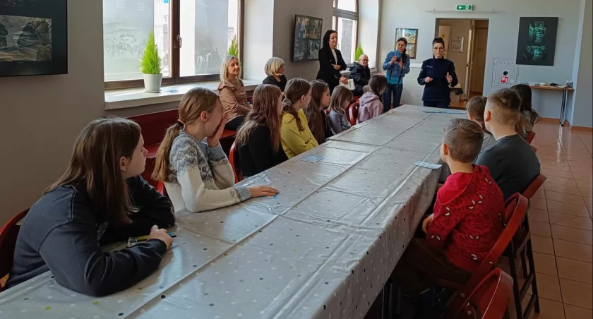 Zimowe ferie w Muzeum Regionalnym rozpoczęte. Było o bezpieczeństwie i jak się czerpie papier