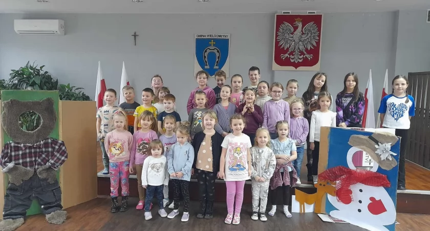 Kolejny kreatywny dzień z GOKiS-em Wielgomłyny. W ramach zajęć feryjnych powstały niepowtarzalne fotobudki