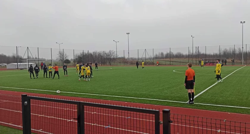 Piłka nożna. RKS Radomsko przegrał z Polonią Piotrków Trybunalski