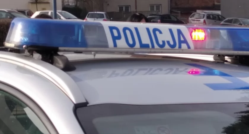 Zderzenie czterech aut na Brzeźnickiej. Zaczęło się od kierowcy opla. A potem było jak w grze w domino