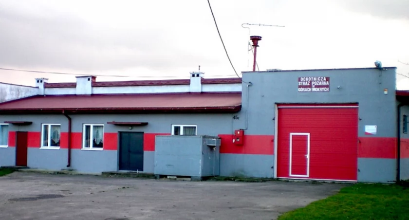 Pijani strażacy z OSP Góry Mokre pojechali usuwać powalone drzewo. Kierowca strażackiego stara wydmuchał w alkomat 2 i pół promila