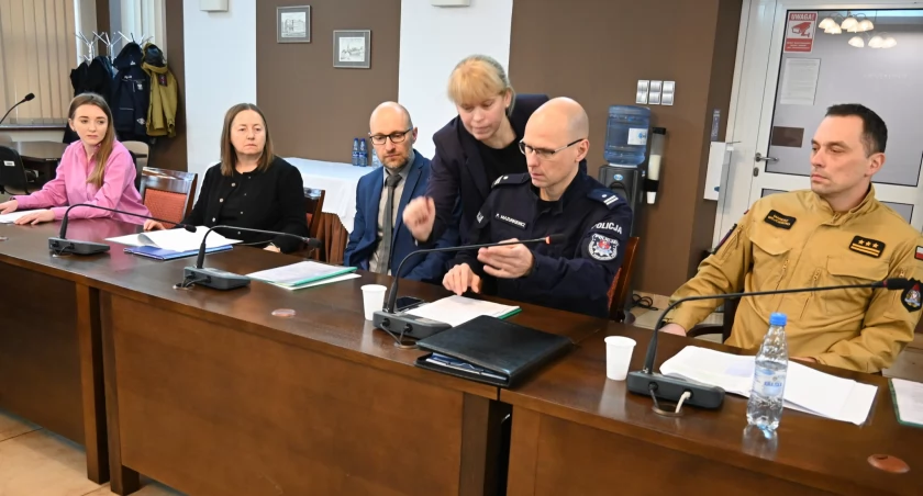 O bezpieczeństwie w starostwie. Członkowie zespołu przedstawili raporty, każdy w swojej dziedzinie