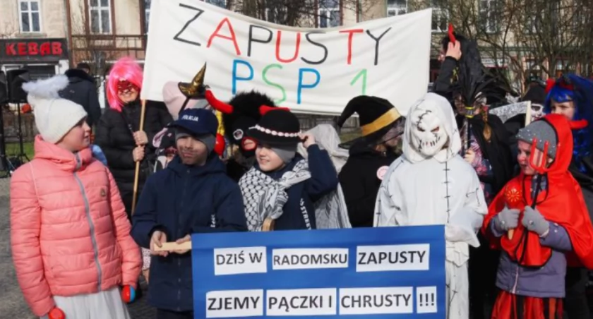 [WIDEO, ZDJĘCIA] Zapusty, czyli karnawał po radomszczańsku. Chwilę po 12 ulicami ruszył barwny korowód przebierańców