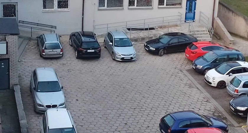 Właścicielka przychodni Medyk: Nie jest to parking tylko i wyłącznie mieszkańców. My też płacimy czynsz, już od 20 lat