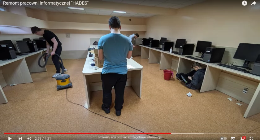 [WIDEO] Uczniowie Elektryka wraz ze swoim nauczycielem wyremontowali salę informatyczną. To był ich sposób na zimowe ferie