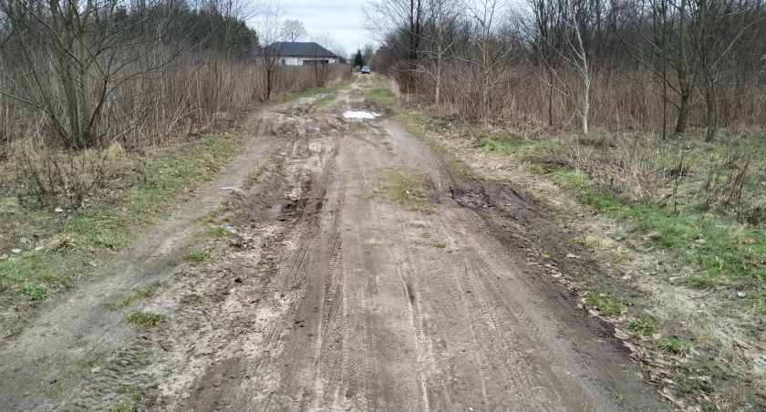 Gdy wychodzą z domu, muszą mieć chusteczki nawilżające. Do butów